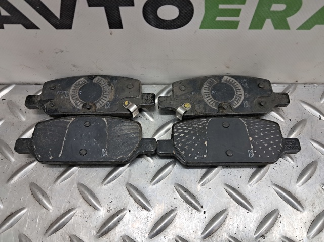 Задні дискові колодки 800824900A TESLA