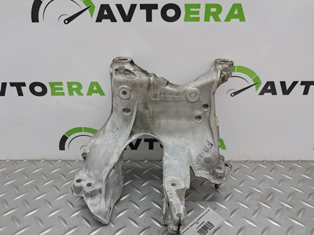 Кронштейн передньої балки 80A399295R VAG