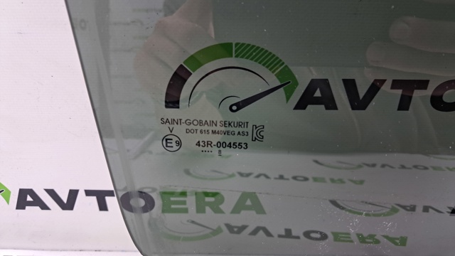 Вікно задніх дверей 823005NA2A NISSAN