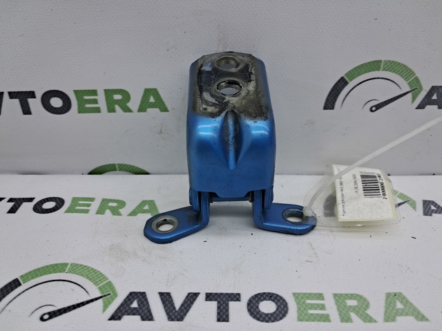 Петля заднтої двері, правої 82420AG000 NISSAN