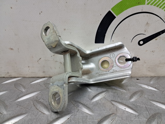 Петля задніх дверей, лівих 824214CL0A NISSAN