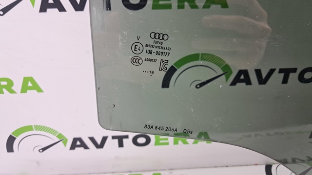 Скло задньої двері правої 83A845206A VAG