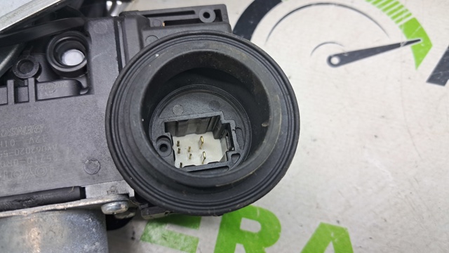 Мотор склопідйомника дверей передніх, правих 857100R010 TOYOTA
