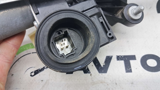 Моторчик склопідйомника двері задніх, правих 857100R020 TOYOTA