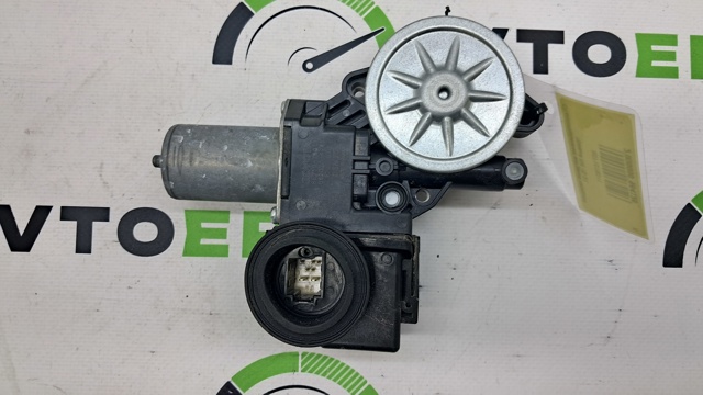 Мотор склопідйомника дверей передніх, правих 8571078011 TOYOTA
