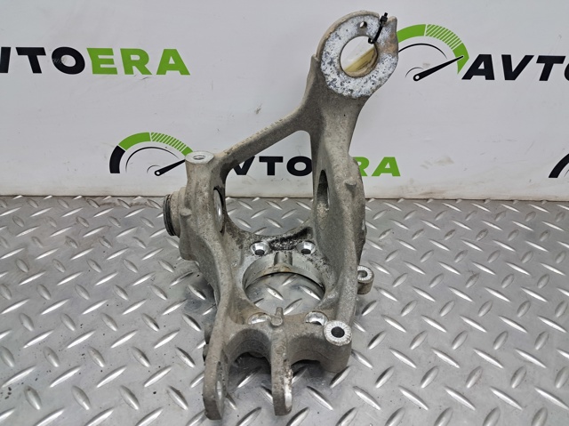 Цапфа поворотна права 8R0505432F VAG