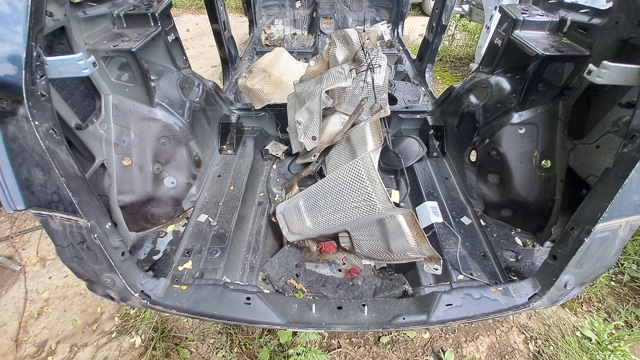 Деталі мотовідсіка задка кузова 8R0802215 VAG