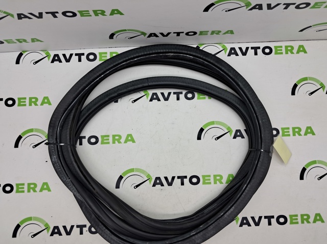 Ущільнювач двері передньої (на кузові) 8R0831721E VAG