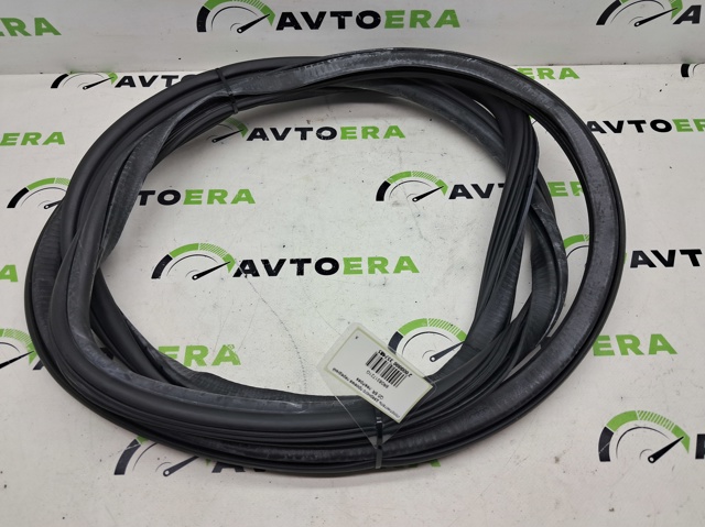 Ущільнювач двері передньої (на кузові) 8R0831721G VAG