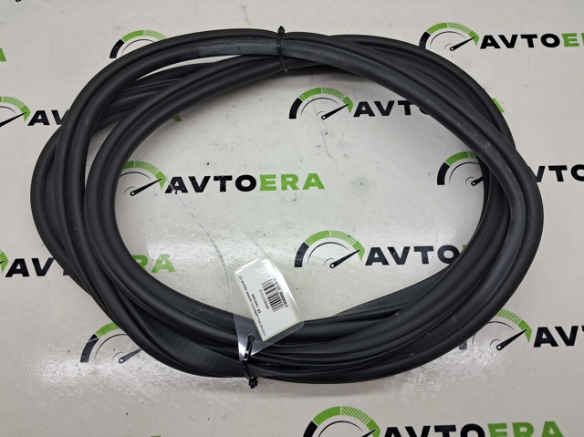 Ущільнювач двері задньої (на двері) 8R0833721G VAG