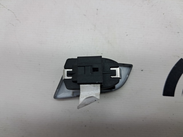 Кнопка блокавання дверей 8R0962107AV10 VAG