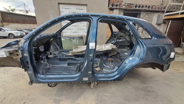 Поріг зовнішній лівий 8U0809847 VAG