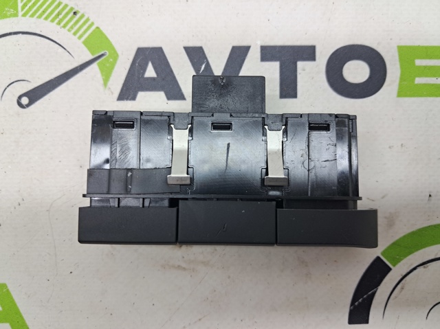 Блок кнопок центральної консолі 8U0959674B5PR VAG