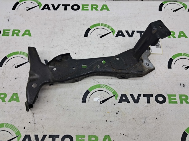 Кронштейн кріплення крила переднього лівого, передній 8V0821135C VAG