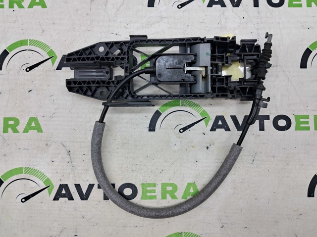 Ручка правих дверей зовнішня 8V0839885 VAG
