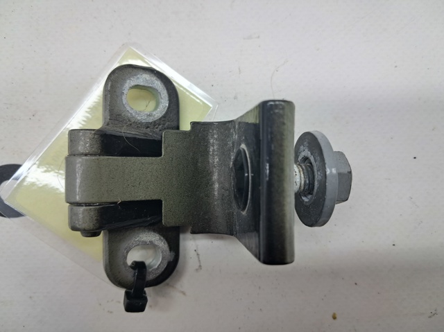 Завіса кришки багажника 8V3827299B VAG