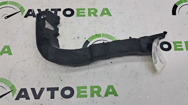 Направляюча переднього бампера, права 8V5807184 VAG