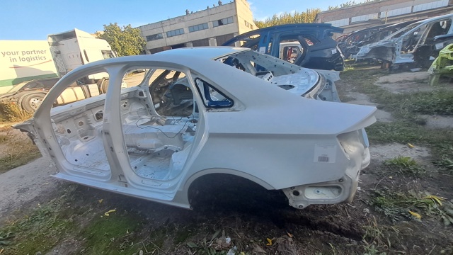 Бічна частина задня ліва 8V5809837 VAG