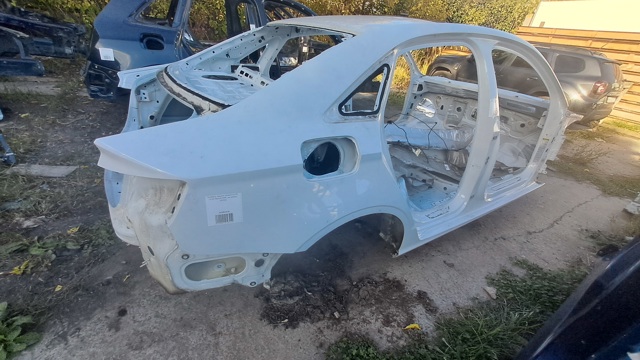 Крило заднє праве 8V5809838 VAG