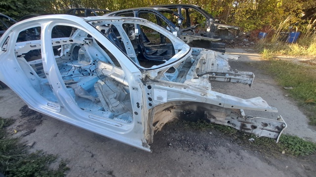 Крило заднє праве 8V5809840 VAG