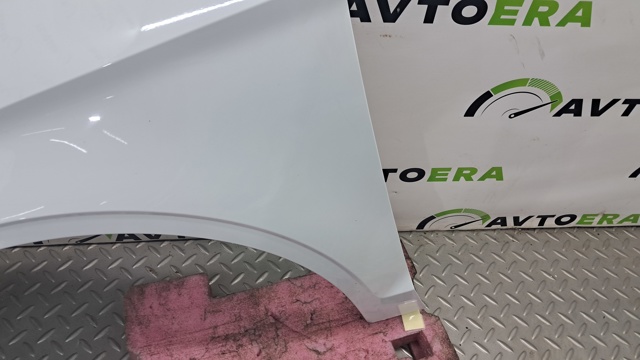 Ліве переднє крило 8V5821105A VAG