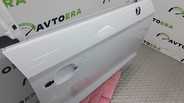 Дверка передня права 8V5831052A VAG