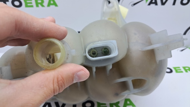 Водяний бачок системи охолодження 8W0121405E VAG