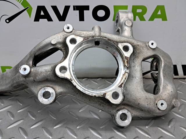 Цапфа поворотна права 8W0407254F VAG