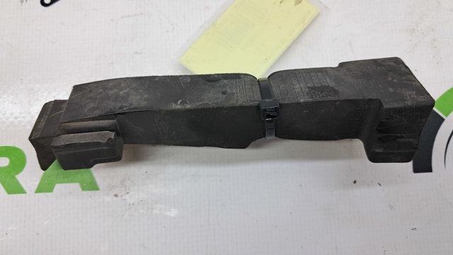 Наповнювач бампера переднього 8W0807251A VAG