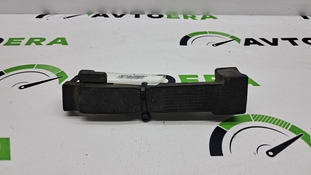 Наповнювач бампера переднього 8W0807252A VAG