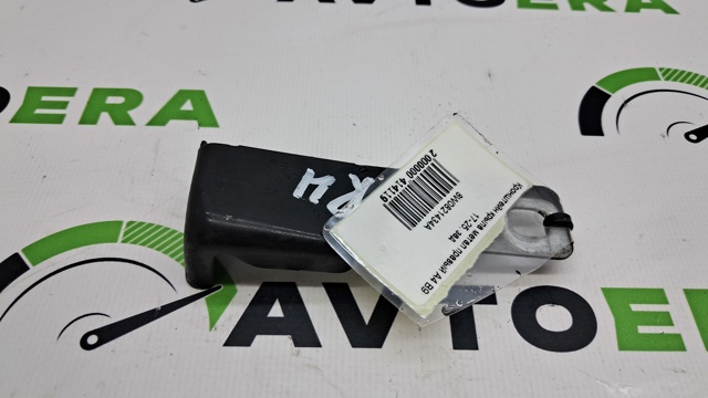 Кронштейн кріплення крила переднього лівого, задній 8W0821434A VAG