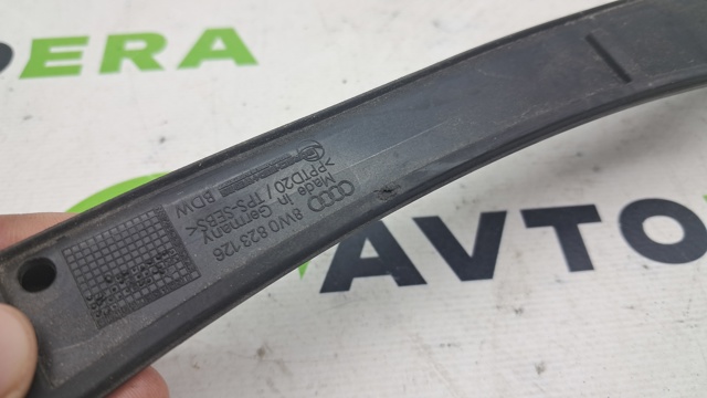 Гумка ущільнювача під капот 8W0823126 VAG
