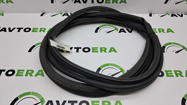 Ущільнювач дверей передніх, правих (на дверей) 8W0837912A VAG