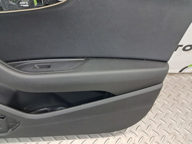 Обшивка салону 8W0867104BWFA VAG