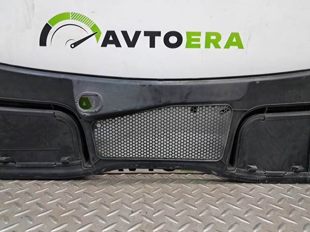 Водостік лобового скла, жабо 8W1819403A9B9 VAG