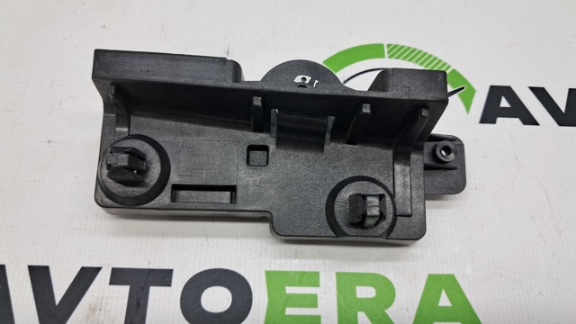 Кронштейн ручки відкривання капота 8W1823633C VAG