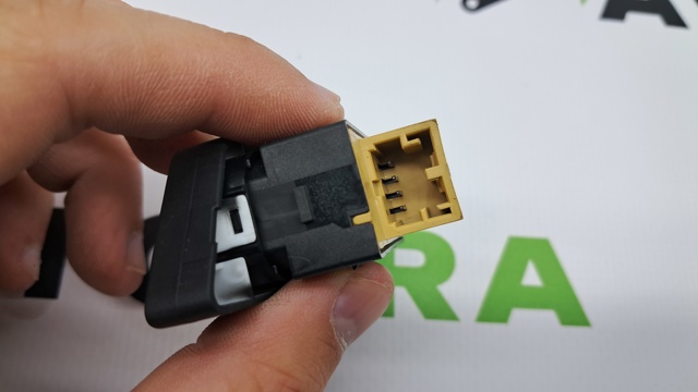 Кнопка центрального замка 8W2962108B5PR VAG