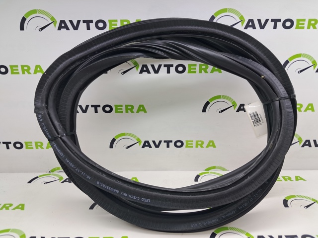 Ущільнювач дверей задніх, (на кузові) 8W5833721C VAG