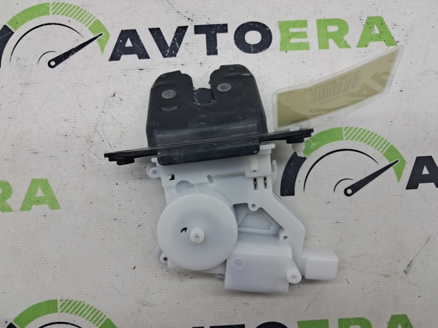 Замок і ручка дверей задка 90502DF30A NISSAN