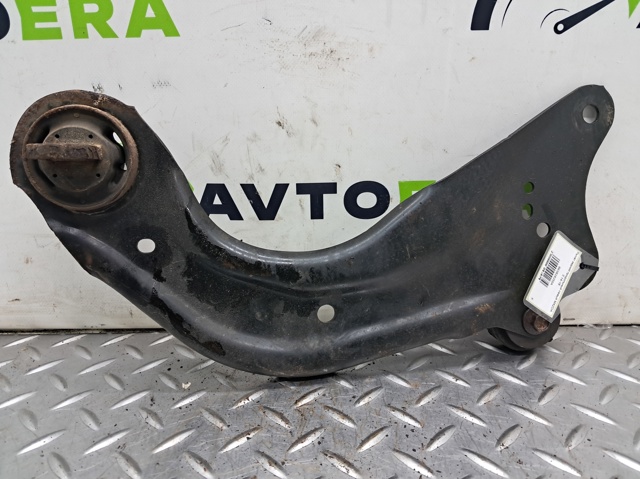 Цапфа поворотна ліва B63B28250A MAZDA
