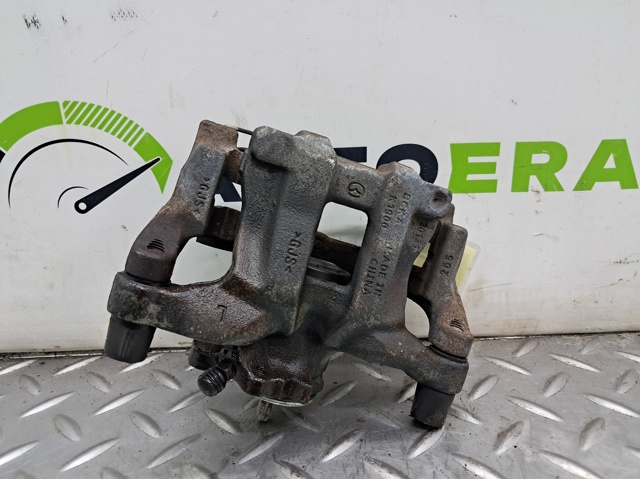 Скоба гальмівного заднього супорта BCKA26281 MAZDA