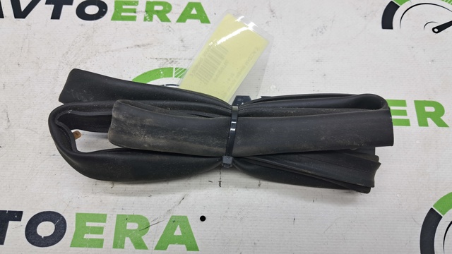 Ущільнювач під капот BHN956750 MAZDA