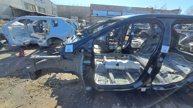 Чверть передня ліва F2GZ5810009F FORD