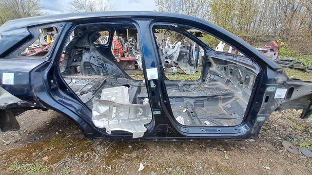 Отвір передніх правих дверей G60225NAMA NISSAN