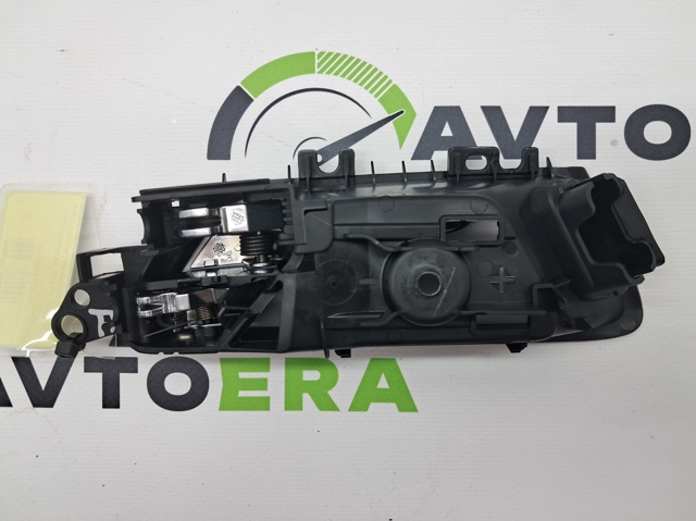 Ручка передньої двері внутрішня ліва LJ6Z5822601DA FORD