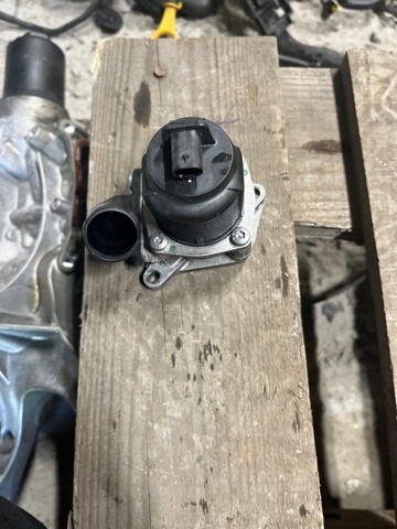 Клапан EGR рециркуляції газів 06K131097AB VAG