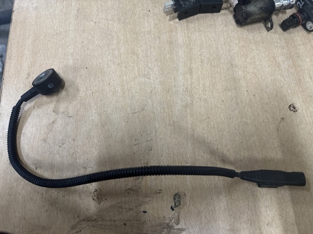 Датчик самозаймання 06K905377A VAG