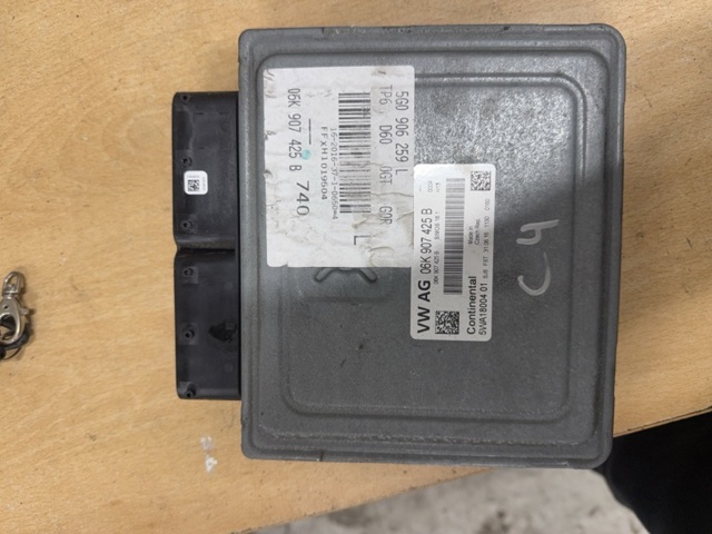 Комп'ютер двигуна 06K907425B VAG