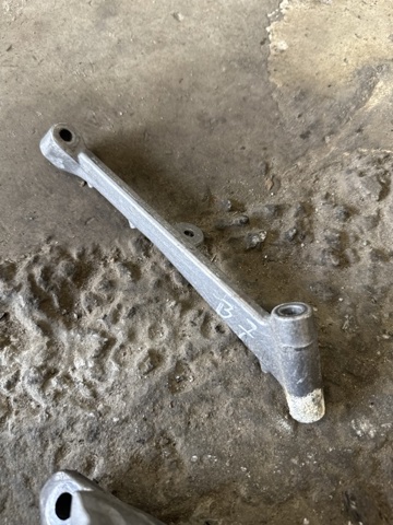 Кронштейн впускного колектора 06L129723C VAG