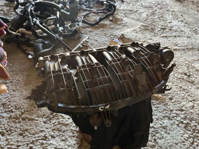 Колектор впускний 06L133201BQ VAG